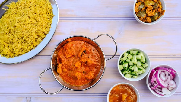 印度风格的黄油鸡咖喱和米饭 — 图库照片