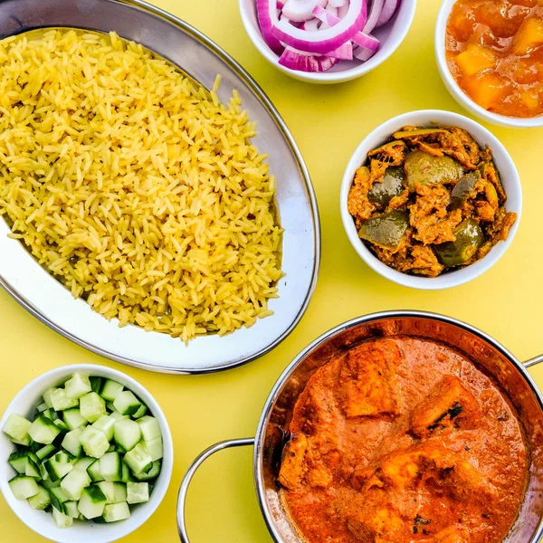 Indiai stílusú vaj csirke curry és a rizs — Stock Fotó
