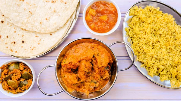 Estilo indiano Kofta Curry com arroz Pilau — Fotografia de Stock