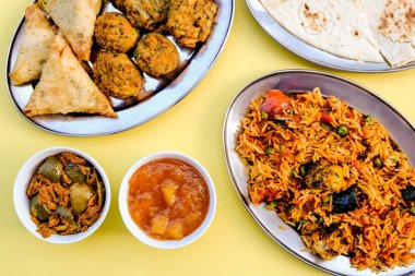 Hint Usulü Sebze Biryani Yemeği