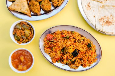 Hint Usulü Sebze Biryani Yemeği