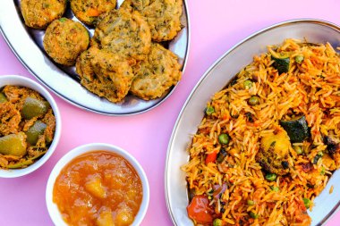 Hint Usulü Sebze Biryani Yemeği