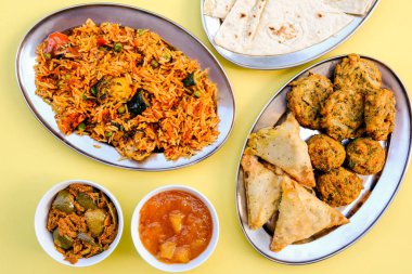 Hint Usulü Sebze Biryani Yemeği