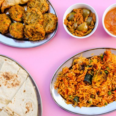 Hint Usulü Sebze Biryani Yemeği