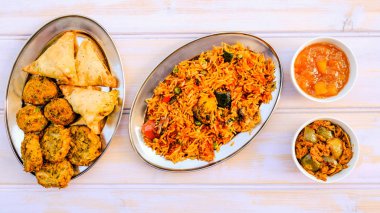 Hint Usulü Sebze Biryani Yemeği