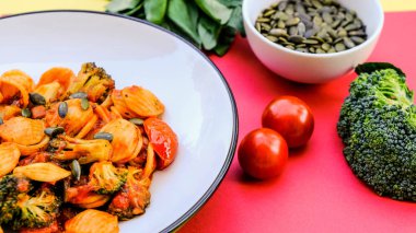 İtalyan Usulü Brokoli Orecchiette Vejetaryen Yemek