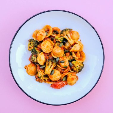 İtalyan Usulü Brokoli Orecchiette Vejetaryen Yemek