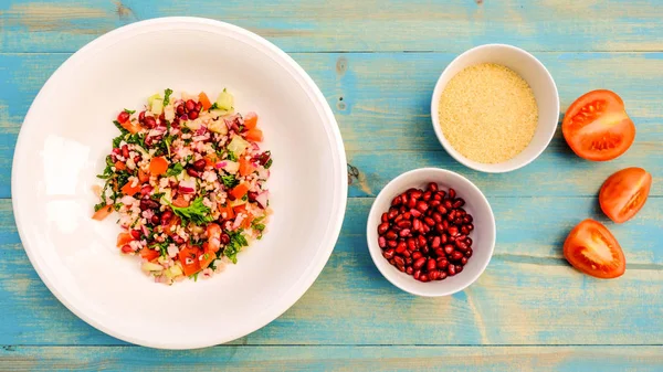 Vegetarischer Tabbouleh-Salat im libanesischen Stil — Stockfoto