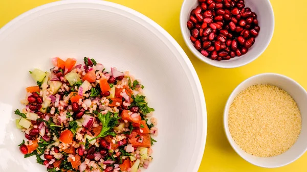 Ensalada vegetariana estilo libanés Tabbouleh —  Fotos de Stock