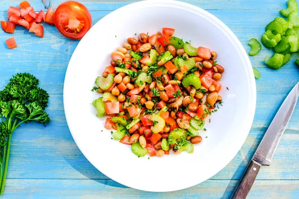 Čerstvý vegetariánský letní salát — Stock fotografie