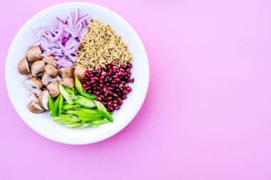 Vejetaryen Mantar ve Pirinç Poke Bowl