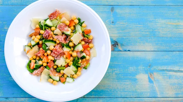 Ensalada de salchichas frescas y saludables —  Fotos de Stock