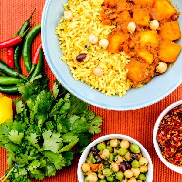 Hint Usulü Patates Vejetaryen Köri ve Pirinç