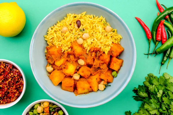 Hint Usulü Patates Vejetaryen Köri ve Pirinç