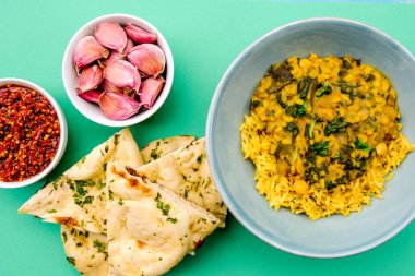 Pirinç ile Hint Mercimek ve Ispanak Köri