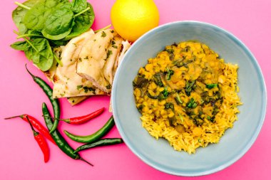 Pirinç ile Hint Mercimek ve Ispanak Köri