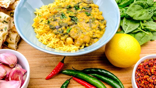 Pirinç ile Hint Mercimek ve Ispanak Köri