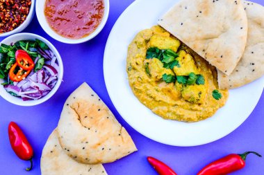 Geleneksel Hint Tavuk Korma Köri Yemek