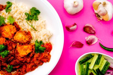 Pirinç ile Hint Tarzı Tavuk Jalfrezi Köri