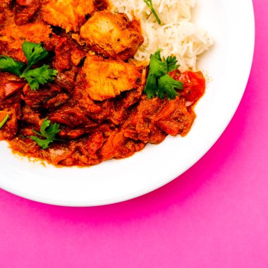 Pirinç ile Hint Tarzı Tavuk Jalfrezi Köri