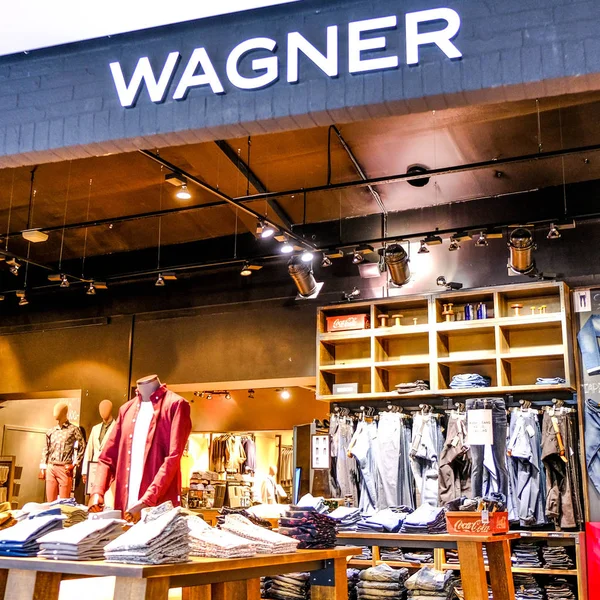 Wagнерс чоловіча мода роздрібний магазин або магазин — стокове фото