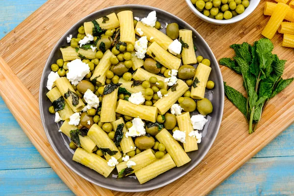 Rigatoni Pasta Salad Dengan Keju Feta — Stok Foto