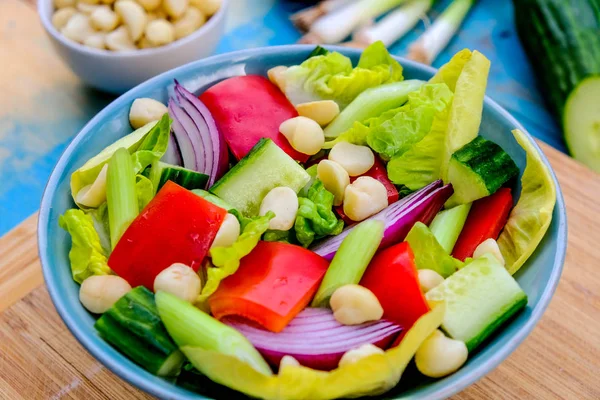 Ensalada de nuez de macadamia vegetariana o vegana saludable —  Fotos de Stock