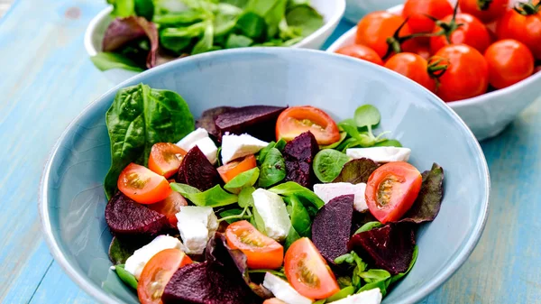 Beterraba saudável e salada de queijo Feta — Fotografia de Stock