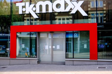 T K Maxx High Street İndirimli Moda Mağazası Önü