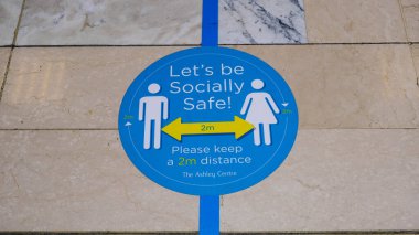 Londra, Uk, 14 Haziran 2020, Alışveriş Merkezi Sosyal Mesafe Etiketleri Müşterileri Güvende Tutuyor