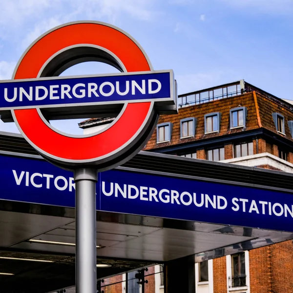 Londra Victoria Metropolitana Stazione Della Metropolitana Segno Post Senza Persone — Foto Stock