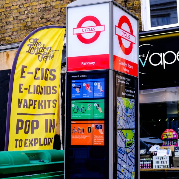 Direction Map Parkway London People Yellow Vape Kits Advertising Flag — Stock Photo, Image