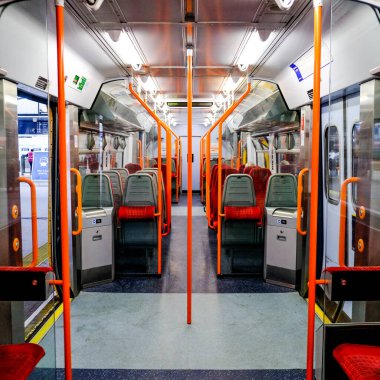 Boş Güney Batı Tren Aracı, Waterloo İstasyonu, Londra İngiltere