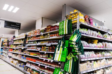 John Lewis Waitrose Süpermarket, Stoklanmış Raflar, İnsan yok, Düşen Satışlar