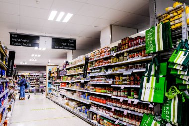 John Lewis Waitrose Süpermarket, Stoklanmış Raflar, İnsan yok, Düşen Satışlar