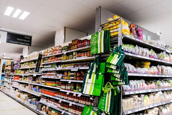 John Lewis Waitrose Supermarché Étagères Stockées Personne Baisse Des Ventes — Photo