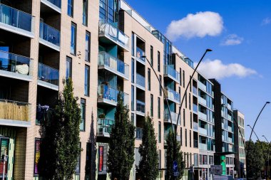 Epsom Surrey 'deki Yeni Lüks Apartmanlar Bloğu, Ekonomik Kriz ve Daha Sıkı Banka Kredileri ve İpotekleriyle Karşı Karşıya
