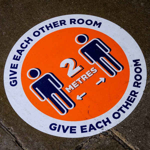 High Street Advisory Social Distancing Plastic Floor Sticker Захист Від — стокове фото