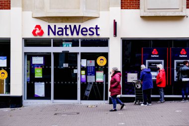 Londra İngiltere, 27 Eylül 2020, Nat West Cash Point Makineleri Kullanan Müşteriler
