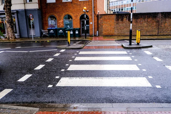 Londres Reino Unido Outubro 2020 Atravessamento Tráfego Rodoviário Público Pedestre — Fotografia de Stock