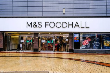 Londra İngiltere, Ekim 02 2020, M & S Marks ve Spencer Foodhall Dükkanı Logo Girişi