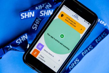 Londra İngiltere 14 Ekim 2020, Birleşik Krallık NHS İzleme ve Takip Cep Telefonu Uygulaması İnsanları COVID-19 'a Uyarmak İçin