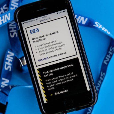 Londra İngiltere 14 Ekim 2020, Birleşik Krallık NHS İzleme ve Takip Cep Telefonu Uygulaması İnsanları COVID-19 'a Uyarmak İçin