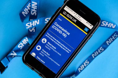 Londra İngiltere 14 Ekim 2020, Birleşik Krallık NHS İzleme ve Takip Cep Telefonu Uygulaması İnsanları COVID-19 'a Uyarmak İçin