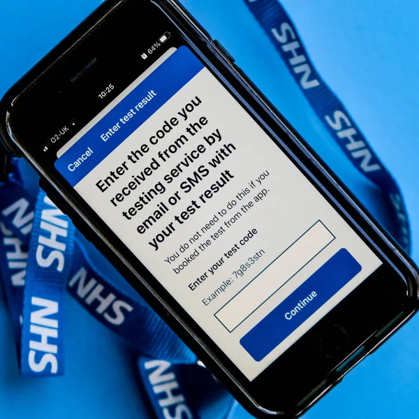 Londra İngiltere 14 Ekim 2020, Birleşik Krallık NHS İzleme ve Takip Cep Telefonu Uygulaması İnsanları COVID-19 'a Uyarmak İçin