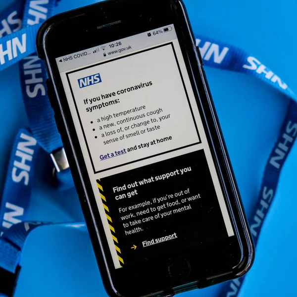 Londra İngiltere 14 Ekim 2020, Birleşik Krallık NHS İzleme ve Takip Cep Telefonu Uygulaması İnsanları COVID-19 'a Uyarmak İçin