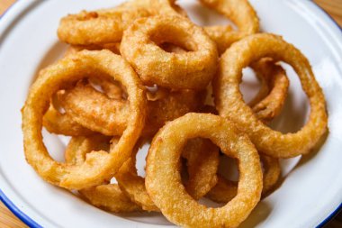 Londra İngiltere, Eylül 04 2025, Kızarmış Kızarmış Soğan Halkaları Grubu İnsansız