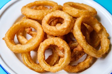 Londra İngiltere, Eylül 04 2025, Kızarmış Kızarmış Soğan Halkaları Grubu İnsansız