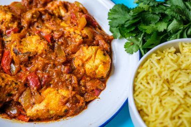 Londra İngiltere, Eylül 04 2025, Pilau Rice ile ızgara Tavuk Jalfrezi Köri