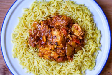 Londra İngiltere, Eylül 04 2025, Pilau Rice ile ızgara Tavuk Jalfrezi Köri